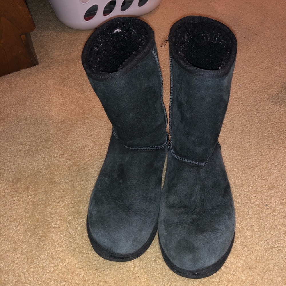 Classic short UGG boot
